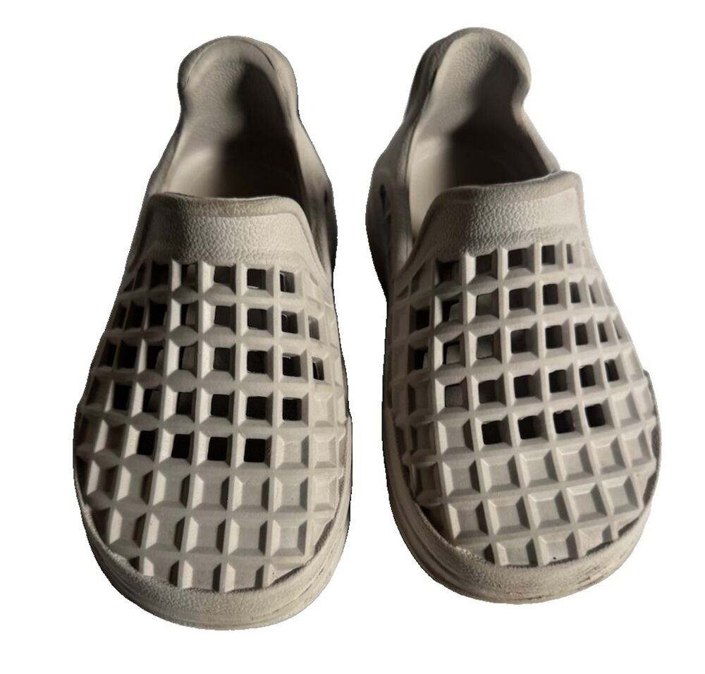 Lusso Cloud Scenario Size 9 Kids Green Slip-On Water Shoes | EUC